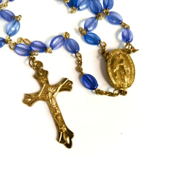Vintage Miraculous Mary Blue Lucite Gold Tone Rosary Necklace Prayer Beads - Picture 2 of 6